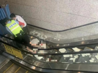 重庆一孕妇在地铁站被掉落瓷砖砸伤，家属称胎儿未保住