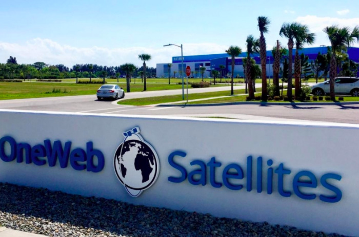OneWeb位于美国佛罗里达的工厂，图片来自网络