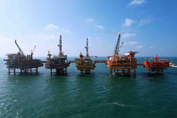 渤海油田建成我国首个海上“五星连珠”平台