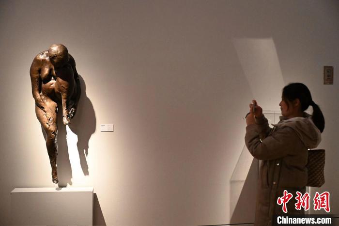 法国雕塑大师让·卡尔多艺术作品展亮相中国美术馆