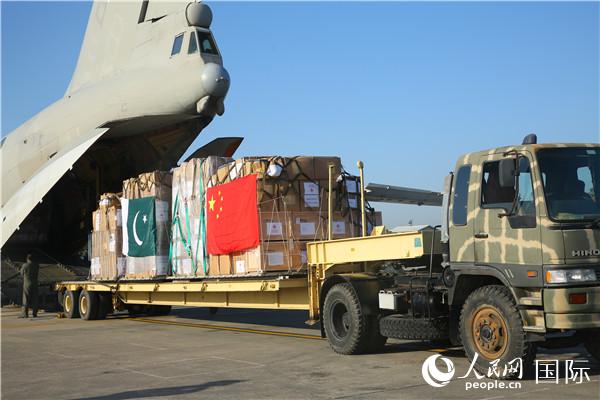 一批中国援助医疗物资运抵巴基斯坦